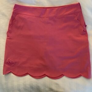 Vineyard Vines Performance golf skirt with scalloped hem. Size 4. Soft rose.